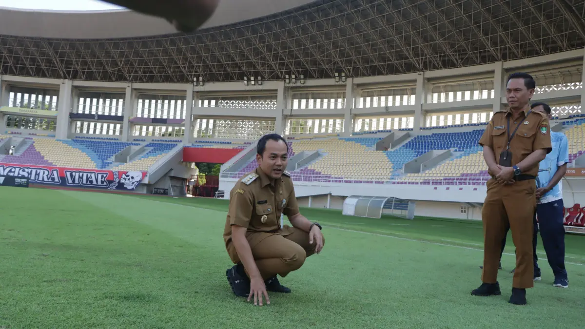 Stadion Manahan bisa dipakai Persis Solo meski manajemen masih menunggak sewa. (M Ihsan/Radar Solo)