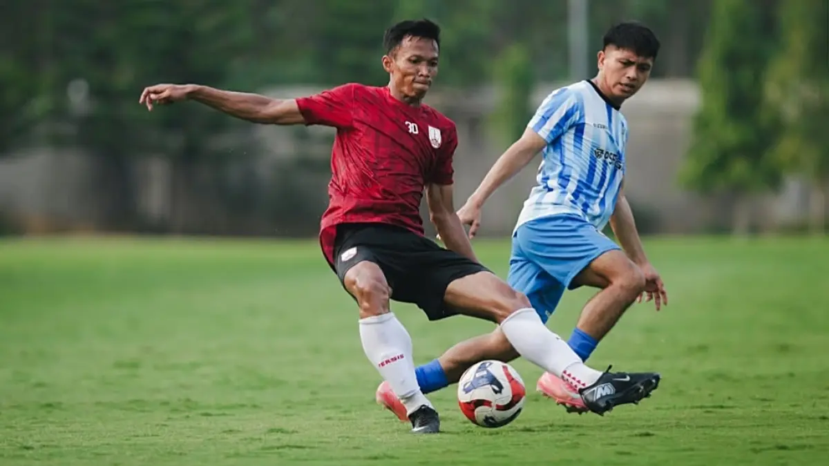 Bek Persis Solo Eky Taufik saat bermain melawan PSPS Pekanbaru, Rabu (5/8/2026). (Tim Media Persis Solo) 