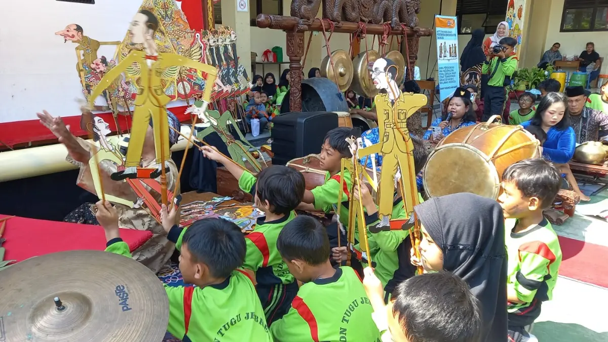BUDAYA: Pementasan Wayang Pahlawan bertajuk Bersatu untuk Merdeka di SDN Tugu Jebres, Solo. (ISTIMEWA)