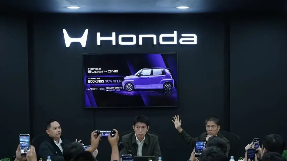 Honda Super-ONE dipasarkan dengan harga mulai Rp438 juta berstatus On The Road (OTR) Jakarta.