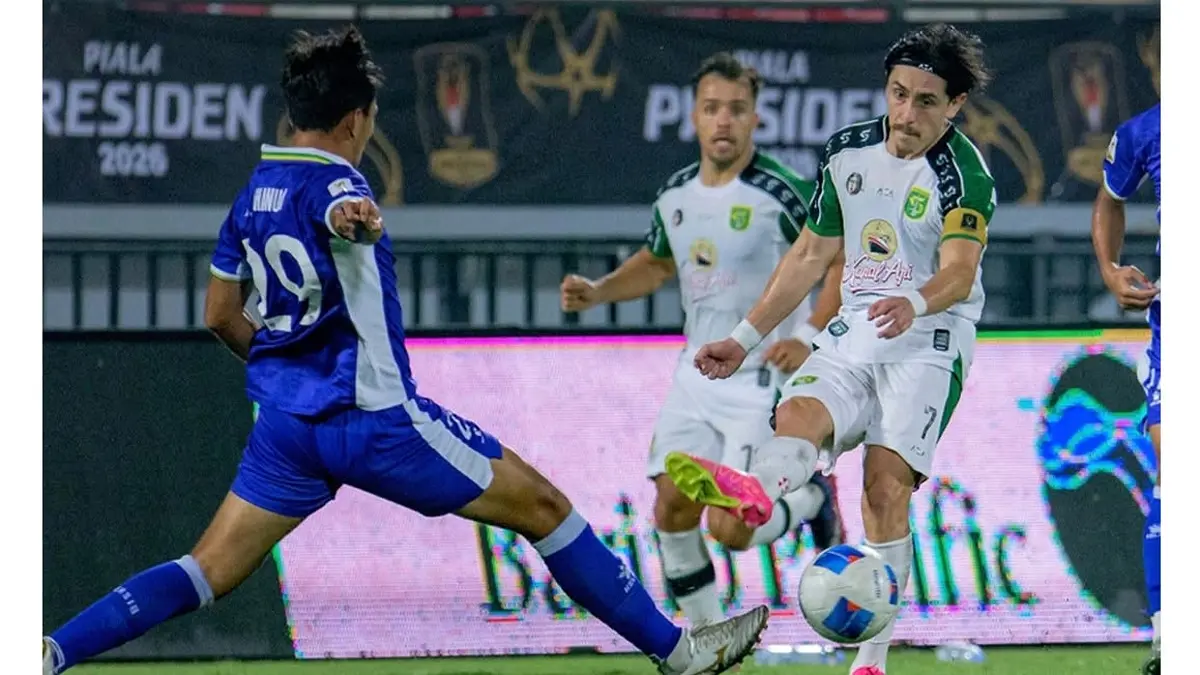 Laga sengit final Piala Presiden 2026 antara Persib vs Persebaya akhirnya dimenangkan Bajul Ijo lewat drama adu penalti. (Instagram Persebaya)