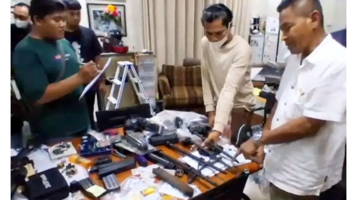Penemuan senjata api dan airsoft gun di salah satu ruangan yayasan sekolah swasta di kawasan Pondok Pinang, Kebayoran Lama, Jakarta Selatan, Kamis (6/8/2026). (ANTARA)