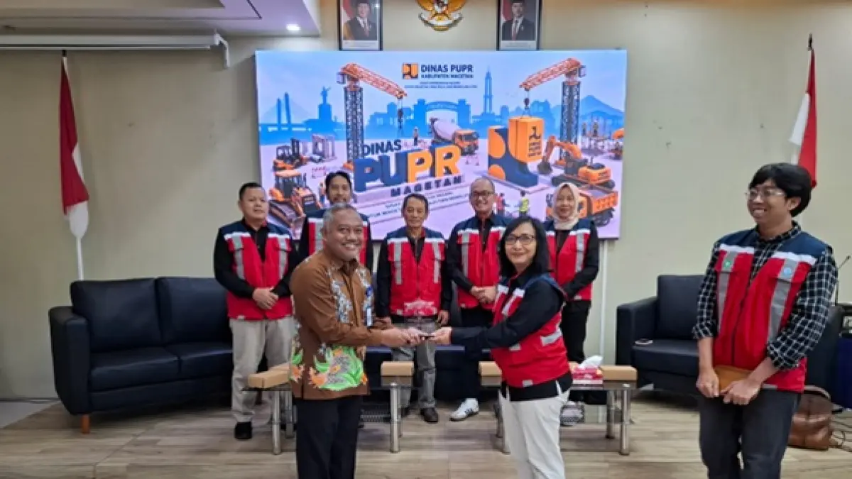 Roadmate UNS Dorong Kesadaran Pemeliharaan Jalan Preventif Lewat Pengabdian Masyarakat di Magetan