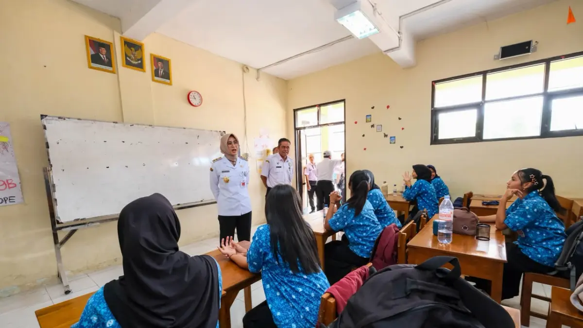 Wakil Wali Kota Solo Astrid Widayani kunjungi SMP SKO Solo, Kamis (6/8). (Humas Pemkot Solo)