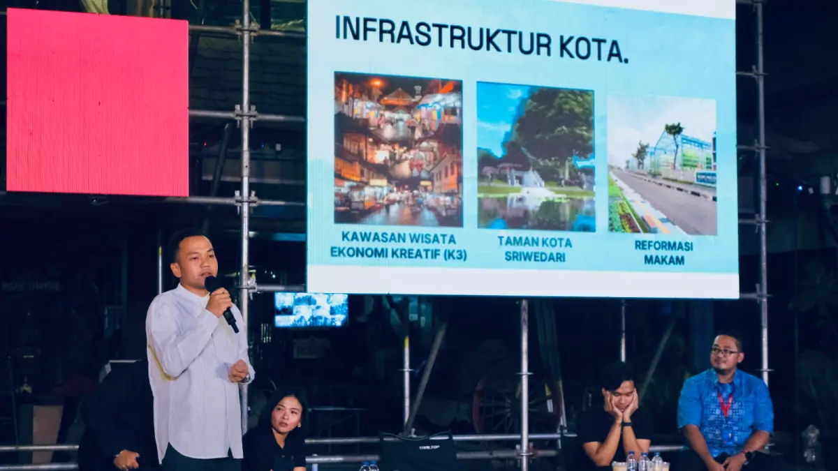 Wali Kota Solo Respati Ardi bicara di Solo Creative Talk di pelataran Pasar Triwindu, Selasa (5/8) malam. (Humas Pemkot Solo)