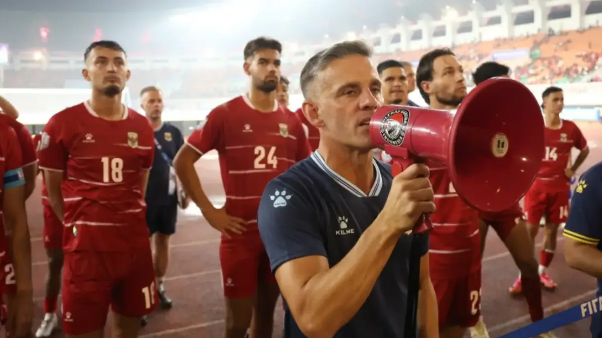 Para pemain Timnas Indonesia usai dikalahkan Vietnam di pertandingan Grup A Piala AFF 2026 di Stadion Pakansari, Kabupaten Bogor, Senin (3/8/2026). (Dery Ridwansah/JawaPos.com)