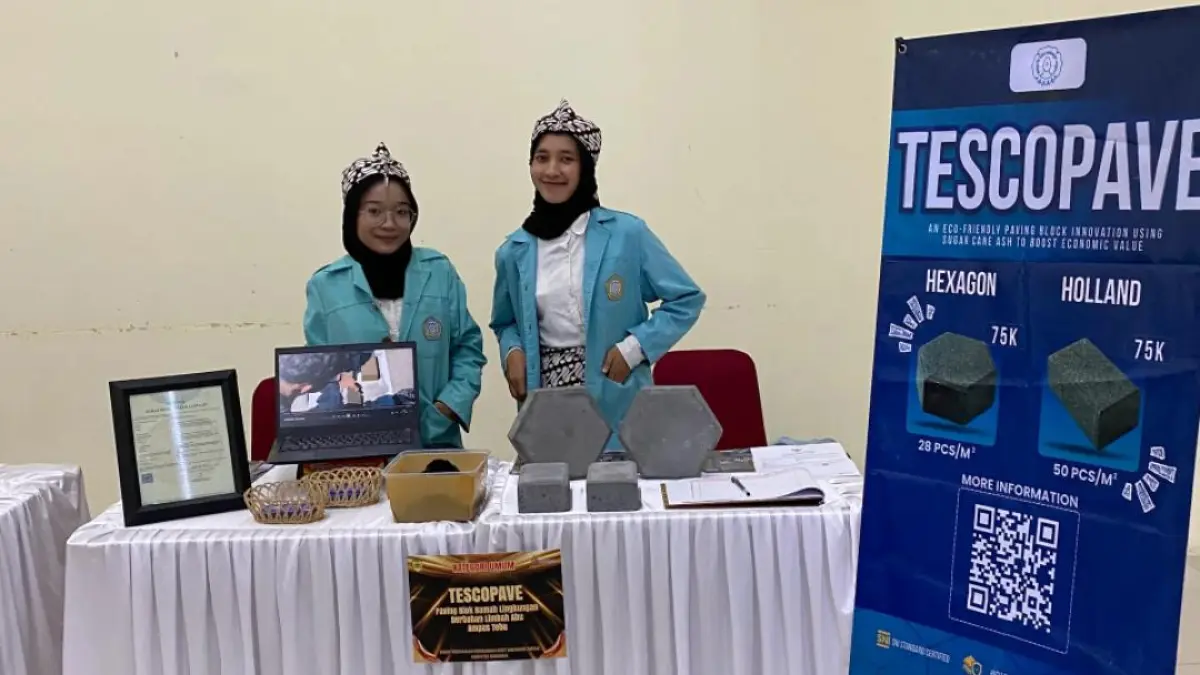 Paving Tescopave dari bahan abu ampas tebu karya mahasiswa UNS dipamerkan di ajang Krenova 2026 Kabupaten Sukoharjo, belum lama ini. (DOK. PRIBADI)