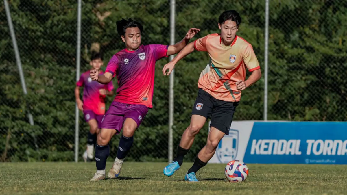 Pemain Kendal Tornado FC saat menjalani game internal di Charlie Training Center, Boja, Kabupaten Kendal. (Dokumentasi Kendal Tornado)