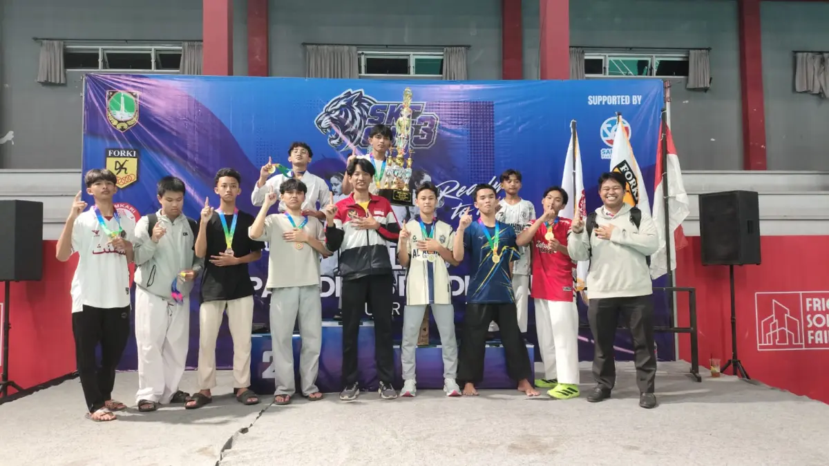Karateka dari Ponpes Al Mukmin Ngruki berjaya di Kejurwil Lemkari Solo Karate Club Cup 3 se-Solo Raya. (ISTIMEWA)