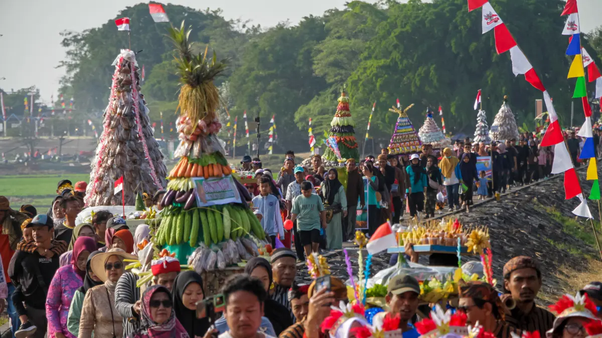 Tradisi tahunan Sedekah Waduk Cengklik 2026 digelar di kawasan Waduk Cengklik, Boyolali, Sabtu (8/8/2026). (M.IHSAN/RADAR SOLO)