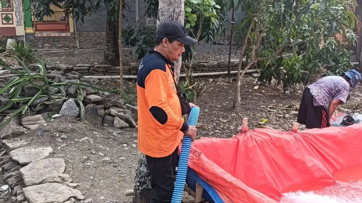 BPBD Boyolali distribusikan air bersih kepada warga terdampak kekeringan. (DOK.BPBD BOYOLALI)