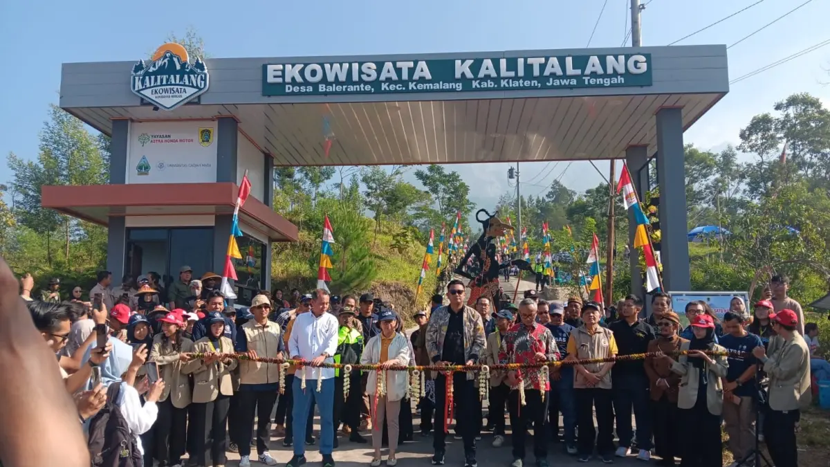 Gerbang Ekowisata Kalitalang sebagai wajah baru kawasan di Desa Balerante, Kemalang, Klaten yang diresmikan pada Minggu (2/8/2026). (Angga Purenda/Radar Solo)