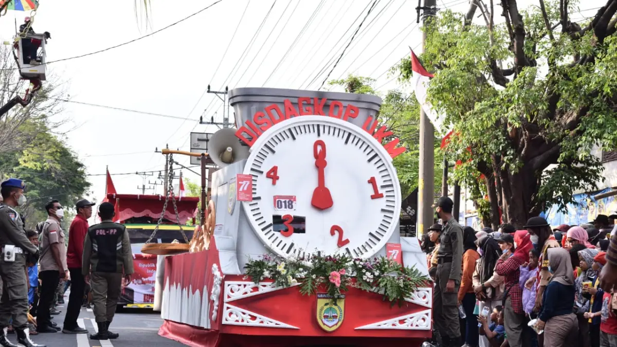 Karnaval mobil hias di Sukoharjo saat peringatan HUT Kemerdekaan RI 2025 lalu. (IWAN KAWUL/RADAR SOLO)