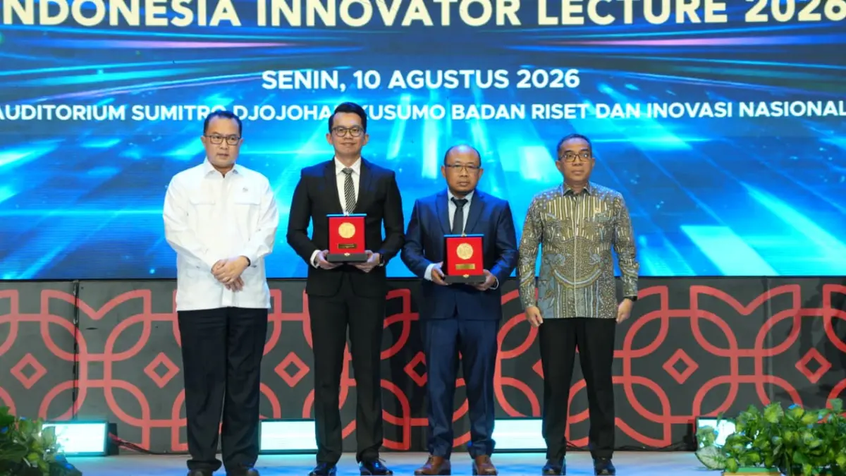 Prof. Agus Purwanto (dua dari kanan) raih penghargaan Indonesia Innovator Award 2026 di Jakarta, Senin (10/8). (Dok. Pribadi)