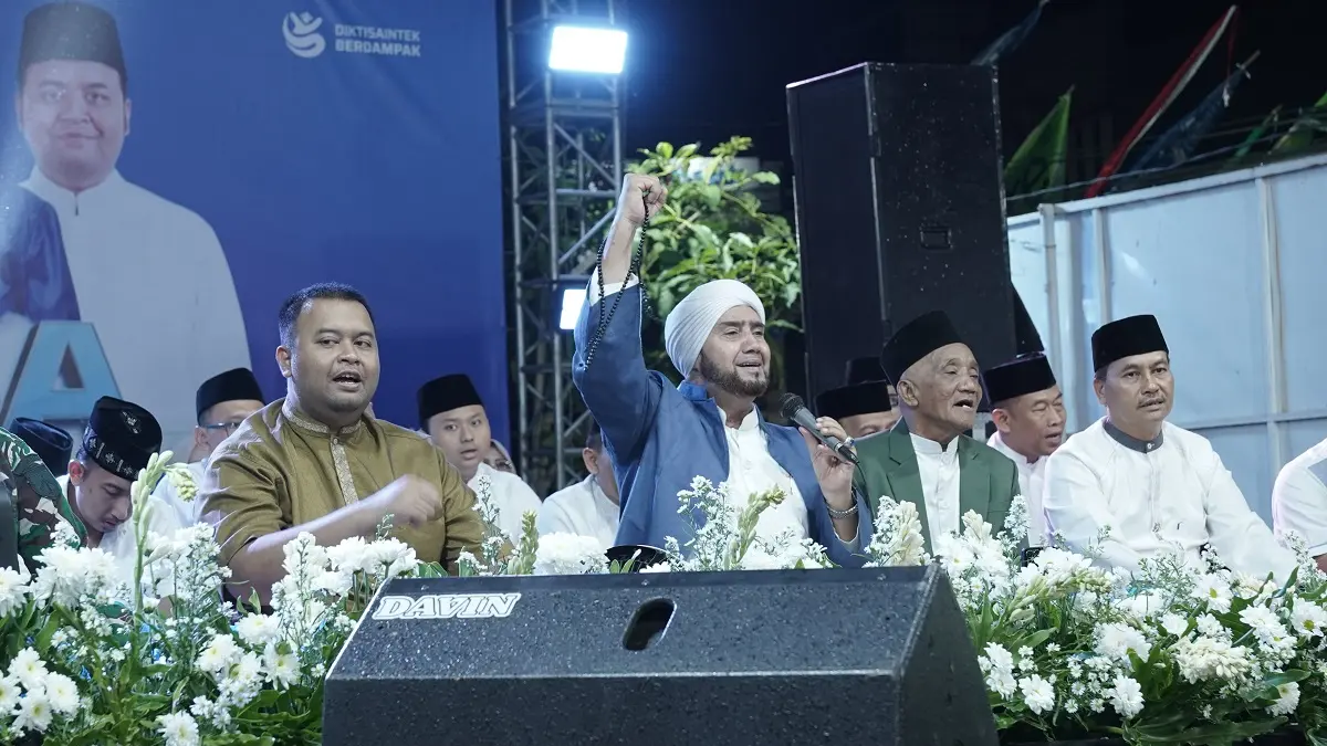 "UNSA Bershalawat" yang digelar di Kampus&nbsp;Universitas Surakarta, Kamis (6/8/2026), dengan mengusung tema sinergi membangun&nbsp;peradaban di era digital berbasis kecintaan kepada Rasulullah SAW. (DOK.UNSA)