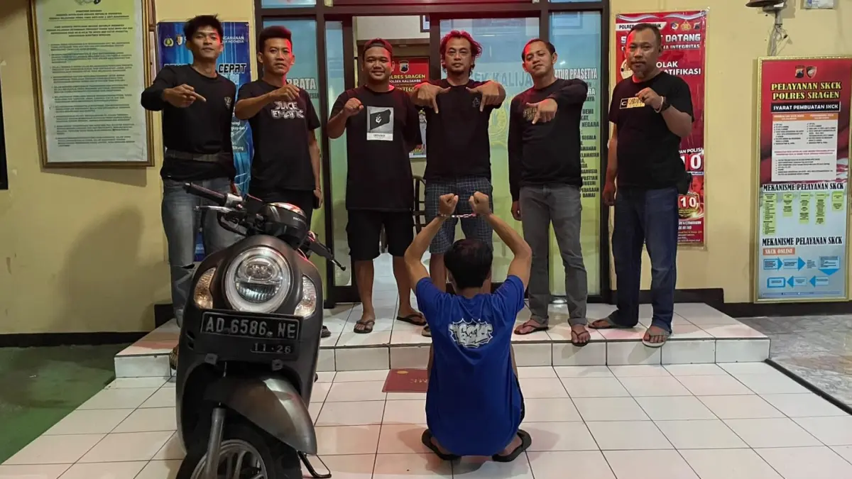 Jajaran Polres Sragen membekuk pelaku penggelapan sepeda motor yang kabur ke Demak. (Ahmad Khairudin/Radar Solo)

&nbsp;