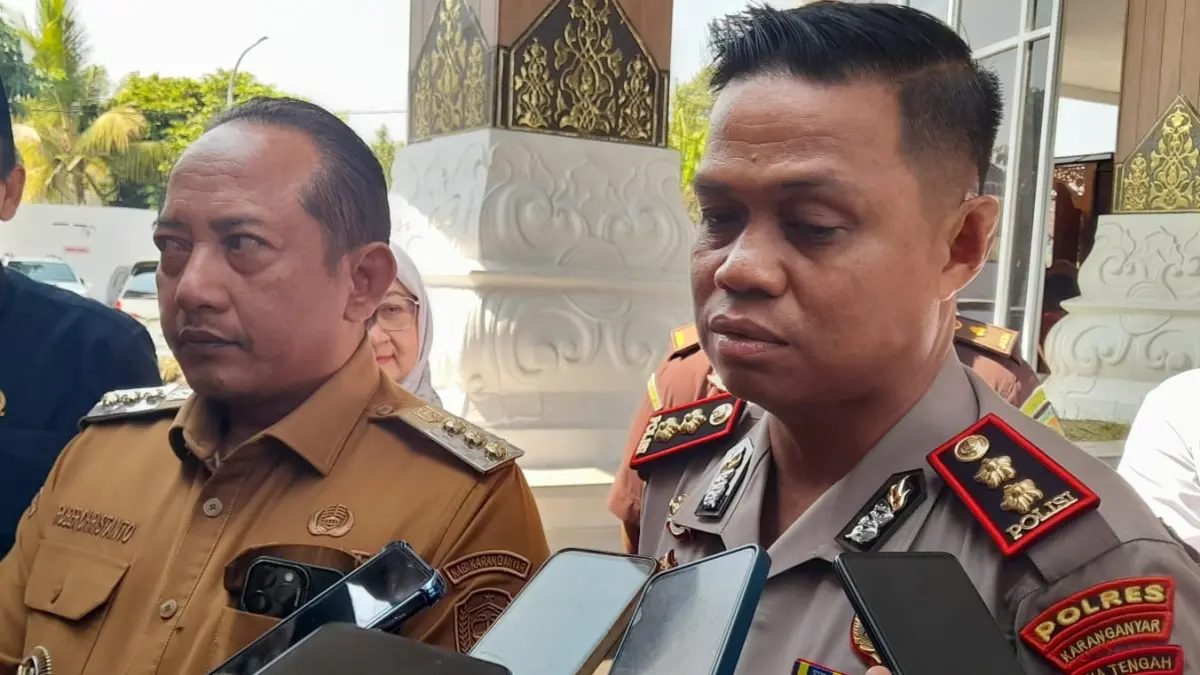 Kapolres Karanganyar AKBP Arman Sahti saat sosialisasi pilkades serentak, Senin (10/8/2026). (Rudi Hartono/Radar Solo)