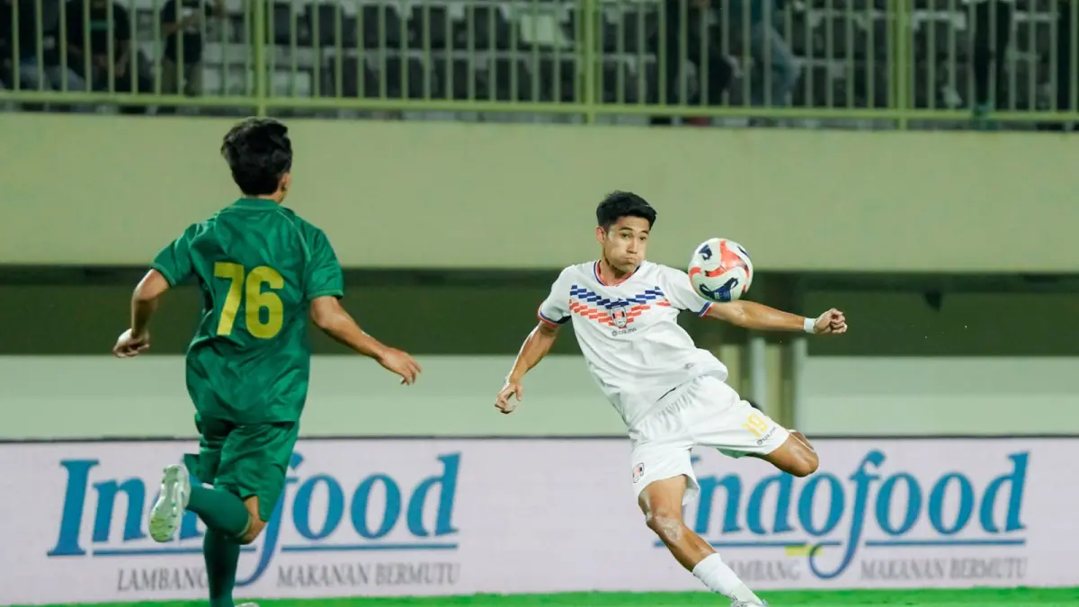 Laga uji coba Kendal Tornado FC melawan PSS Sleman dalam laga uji coba di Stadion Maguwoharjo, Sabtu (8/8) malam. (Tim Media Kendal Tornado FC) 