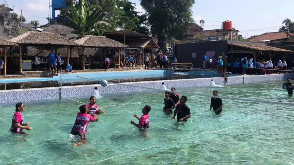 Lomba voli air di objek wisata Umbul Langse, Desa Nepen, Kecamatan Teras, Boyolali, Selasa (11/8/2026). (ABDUL KHOFID/RADAR SOLO)&nbsp;