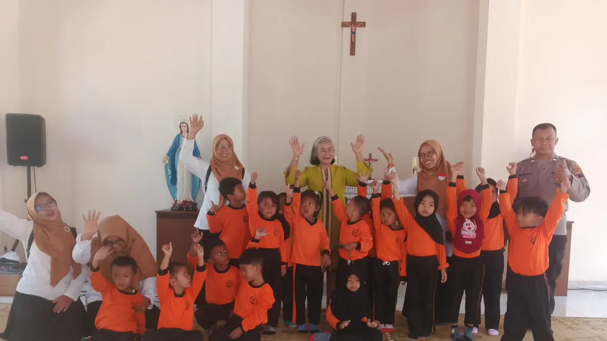 Anak-anak KB dan TK saat melakukan kunjungan belajar di Pusat Edukasi Kerukunan Umat Beragam di Grha Bung Karno, Klaten, Selasa (11/8/2026). (Dokumentasi FKUB Klaten)