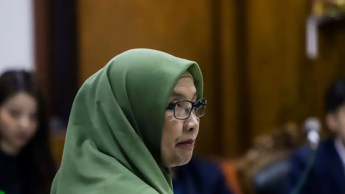 Indah Utami hadir sebagai saksi yang dihadirkan pihak tergugat dalam kasus Java Fortis di Pengadilan Negeri Surabaya, Rabu (12/8/2026) (ALFIAN RIZAL/JAWA POS) 