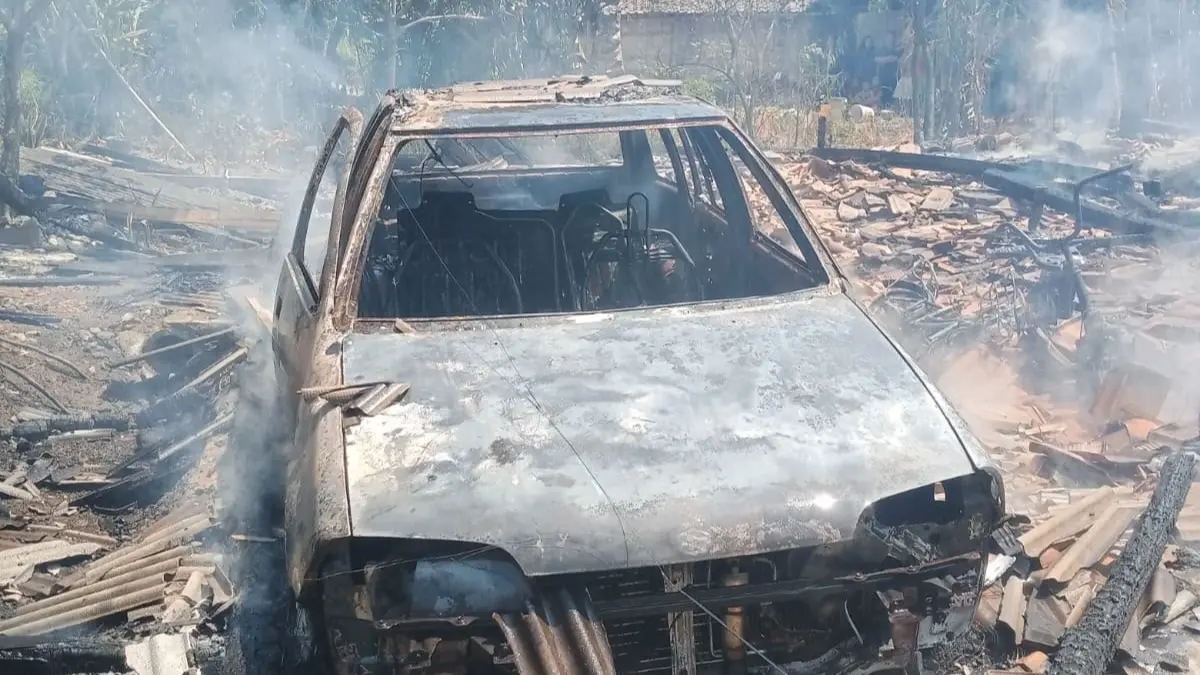 Kondisi mobil yang ikut terbakar bersama rumah di Dusun Sumberrejo RT 16 RW 01, Desa Ngleses, Kecamatan Juwangi, Kabupaten Boyolali terbakar, Rabu (12/8/2026). (DOK.DAMKAR BOYOLALI) 