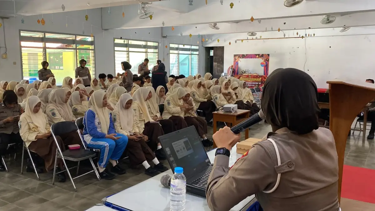 Jajaran Polresta Klaten saat membekali 150 siswa SMA Muhammadiyah 1 Klaten melalui program paham AI, Rabu (12/8/2026). (Dokumentasi Polresta Klaten)