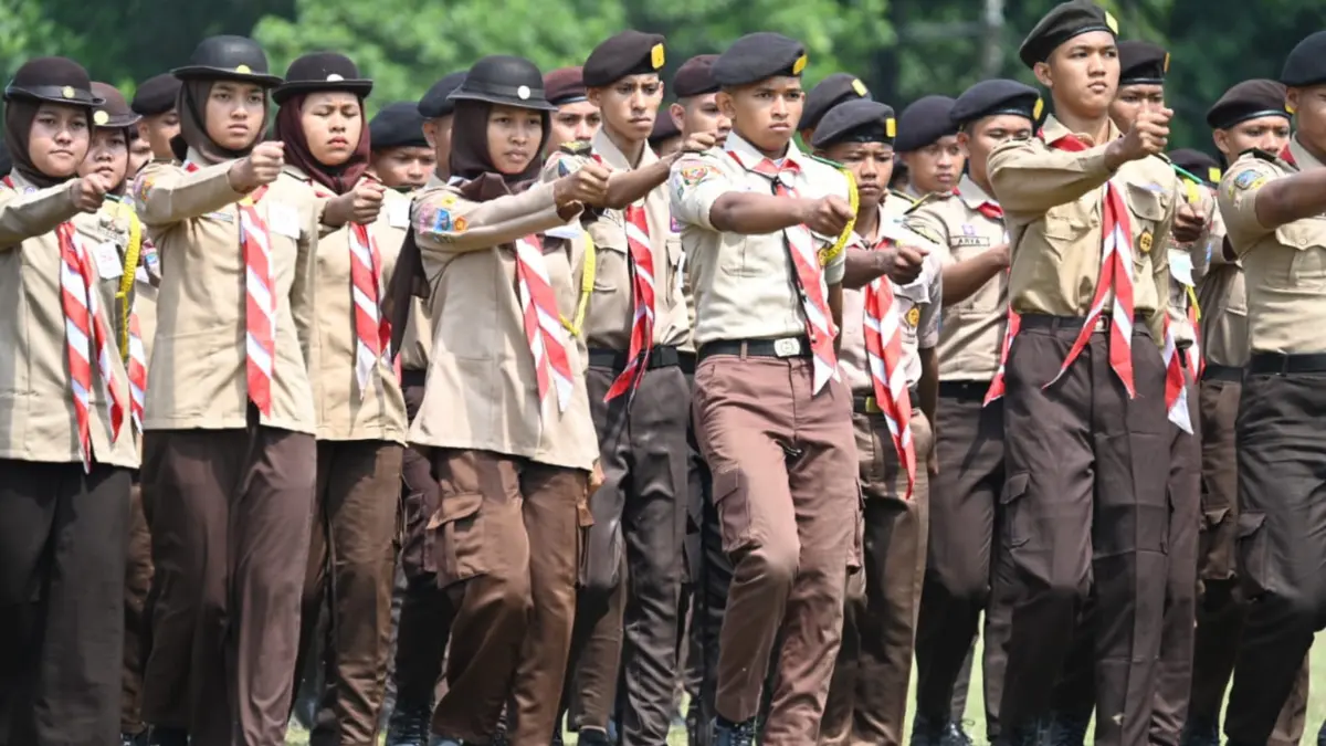 Warna cokelat pada seragam Pramuka kerap dikaitkan dengan warna tanah. (Foto: pramukajakarta.id)