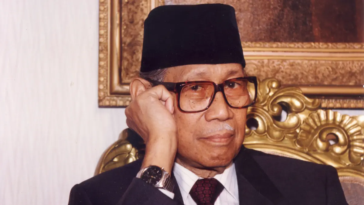 Burhanuddin Mohammad Diah, Wartawan yang Aktif Sebelum dan Sesudah Indonesia Merdeka. 