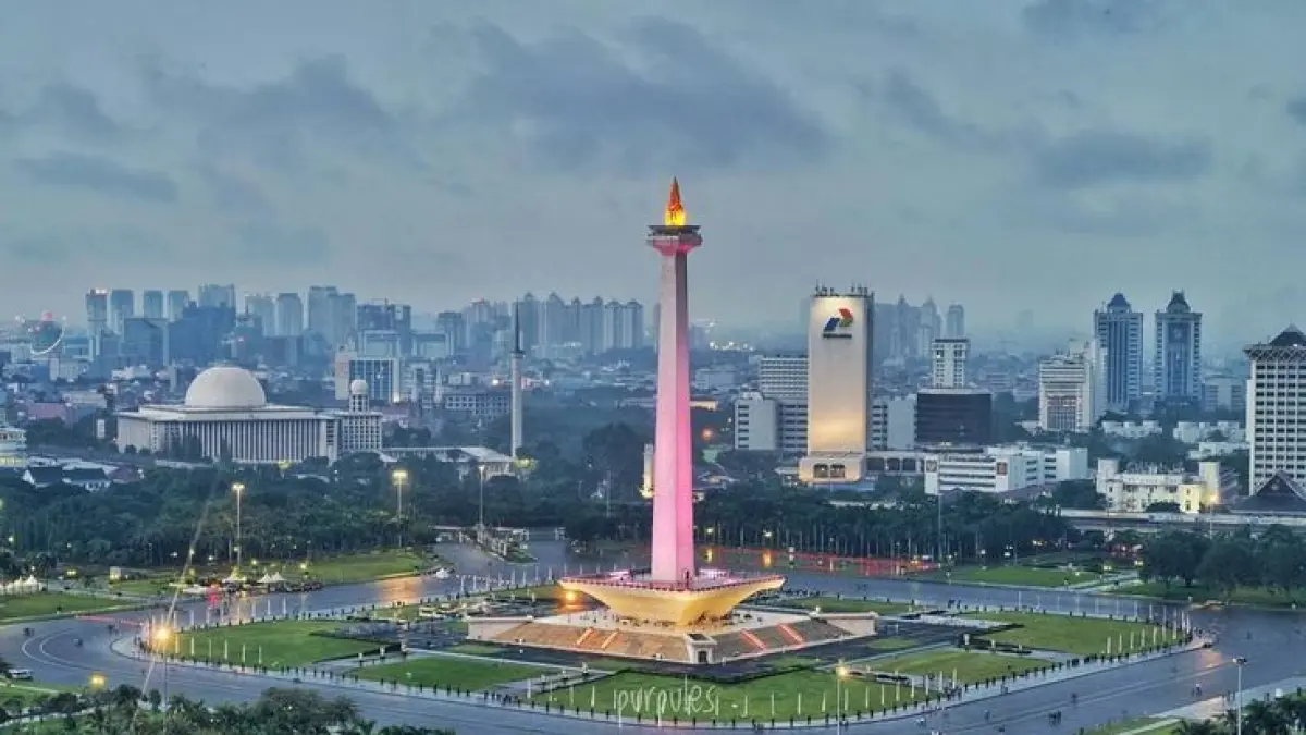 Hiburan perayaan kemerdekaan kian canggih berkat teknologi seperti drone show dan video mapping. Langit dan bangunan kini menjadi media visual spektakuler yang melengkapi kemeriahan pesta kembang api konvensiona