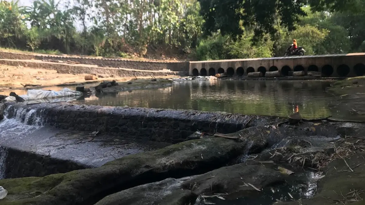 Jembatan Teter yang menjadi jalur penghubung antara Desa Teter di Kecamatan Simo dengan Desa Bendungan. (ABDUL KHOFID/RADAR SOLO)