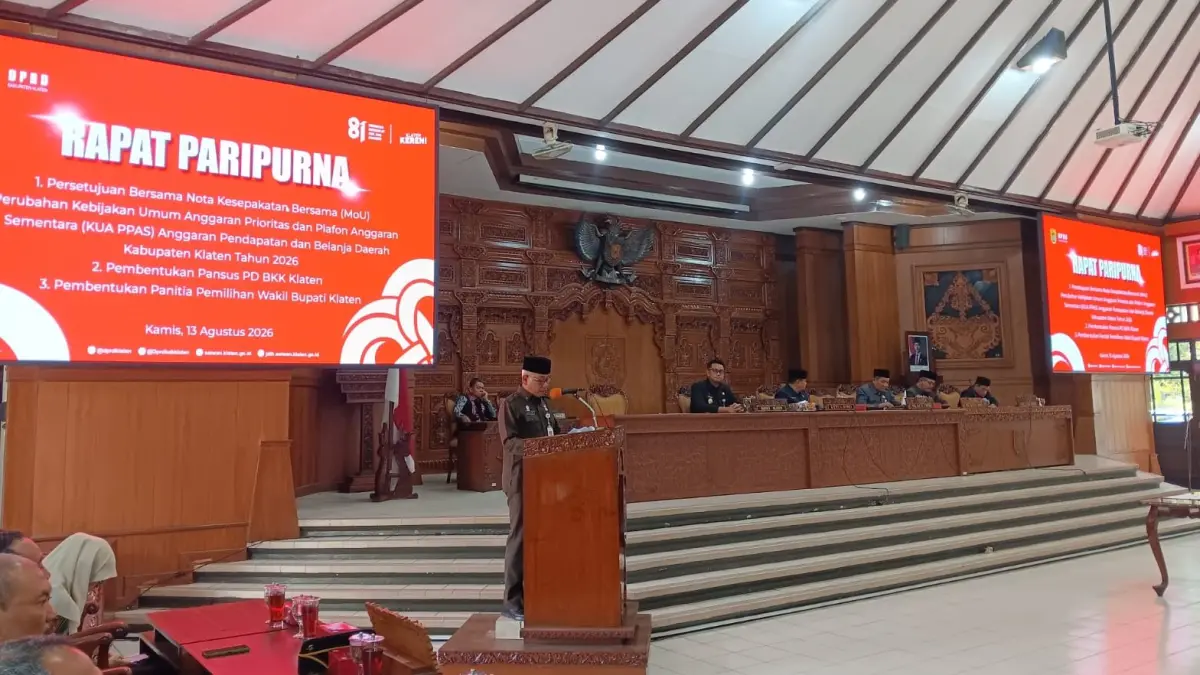 Rapat paripurna yang digelar oleh DPRD Klaten dengan salah satu agendanya pembentukan Pansus PD BKK Klaten pada Kamis (13/8/2026). (Angga Purenda/Radar Solo)
