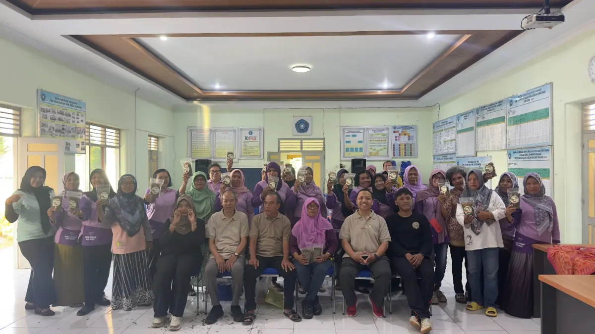 BERSINERGI: Kemenkes Surakarta melalui kegiatan pengabdian kepada masyarakat di Desa Bakung, Kecamatan Jogonalan, Kabupaten Klaten di balai desa setempat, Jumat-Sabtu (17-18/7/2026). (IWAN KAWUL/RADAR SOLO)