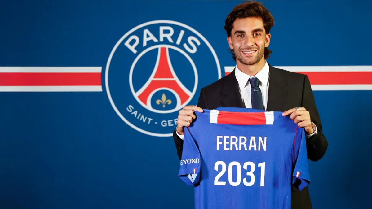 Ferran Torres resmi gabung Paris Saint-Germain (PSG). (Tim Media PSG)