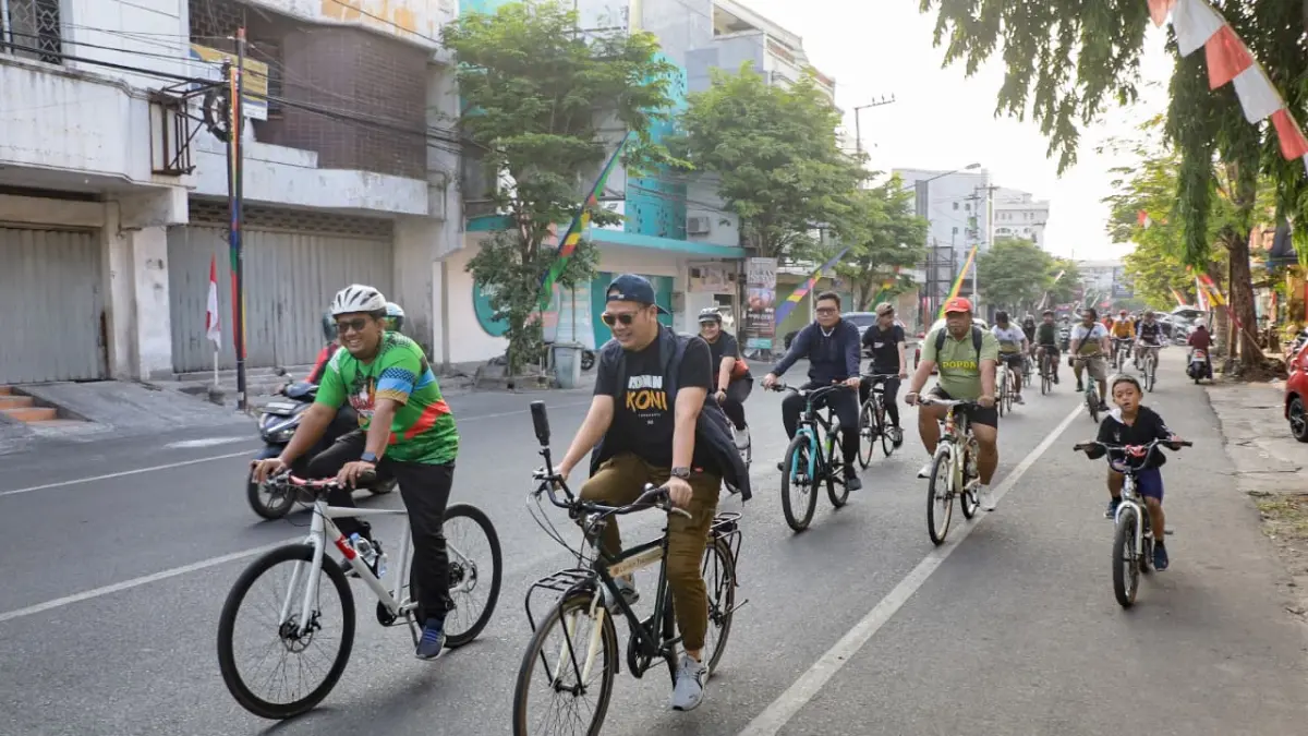 Ketua KONI Solo Her Suprabu ikut meriahkan kegiatan bersepeda santai bertajuk “Sabtu Selow: Muter Solo Wae” yang digelar Sabtu (15/8/2026) pagi.&nbsp;