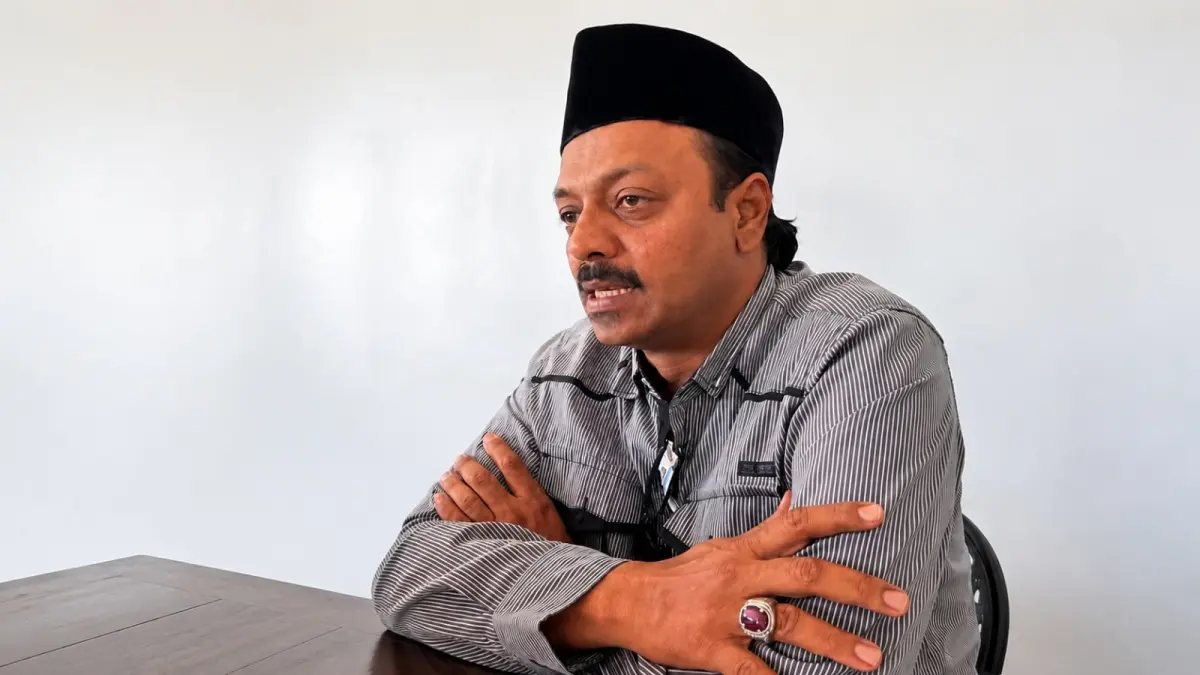 Kuasa hukum pelapor Muhammad Arnas saat memberikan pernyataan resmi. (Antonius Christian/Radar Solo)