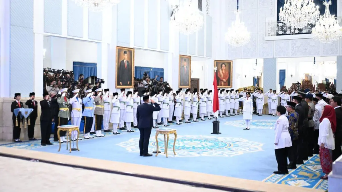 Sebanyak 76 anggota Paskibraka Nasional 2026 dari 38 provinsi resmi dikukuhkan di Istana pada 15 Agustus. Foto: Kementerian Sekretariat Negara
Republik Indonesia 2025.