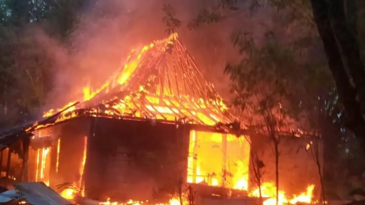 Rumah warga di lingkungan RT 003 RW 002, Dusun Tlogo, Desa Demangan, Kecamatan Sambi, Kabupaten Boyolali, terbakar, Minggu (16/8/2026). (ISTIMEWA) 