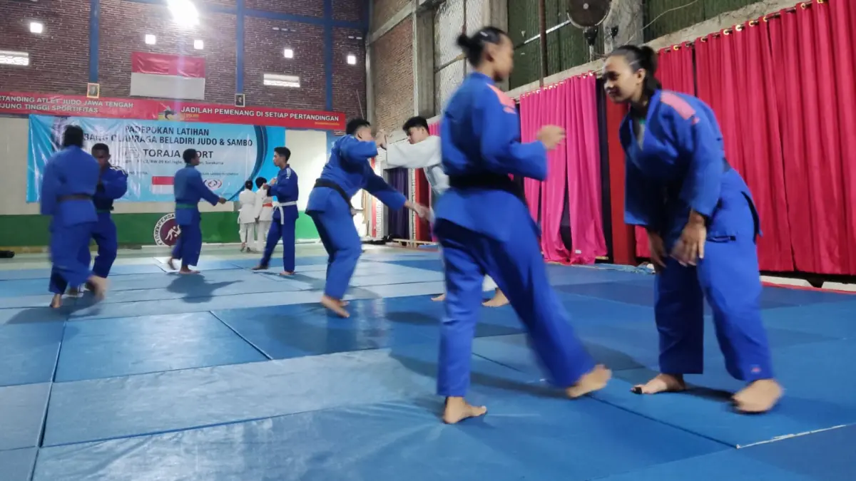 Pejudo Kota Solo tengah berlatih rutin, untuk bersiap menatap kejuaraan yang akan diikutinya. (Hernindya Jalu/Radar Solo) 