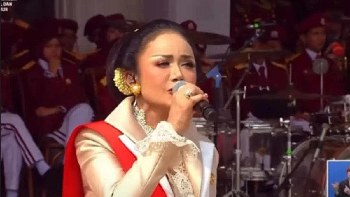 Penampilan Krisdayanti pada Perayaan HUT RI Ke-81 di Istana Merdeka.