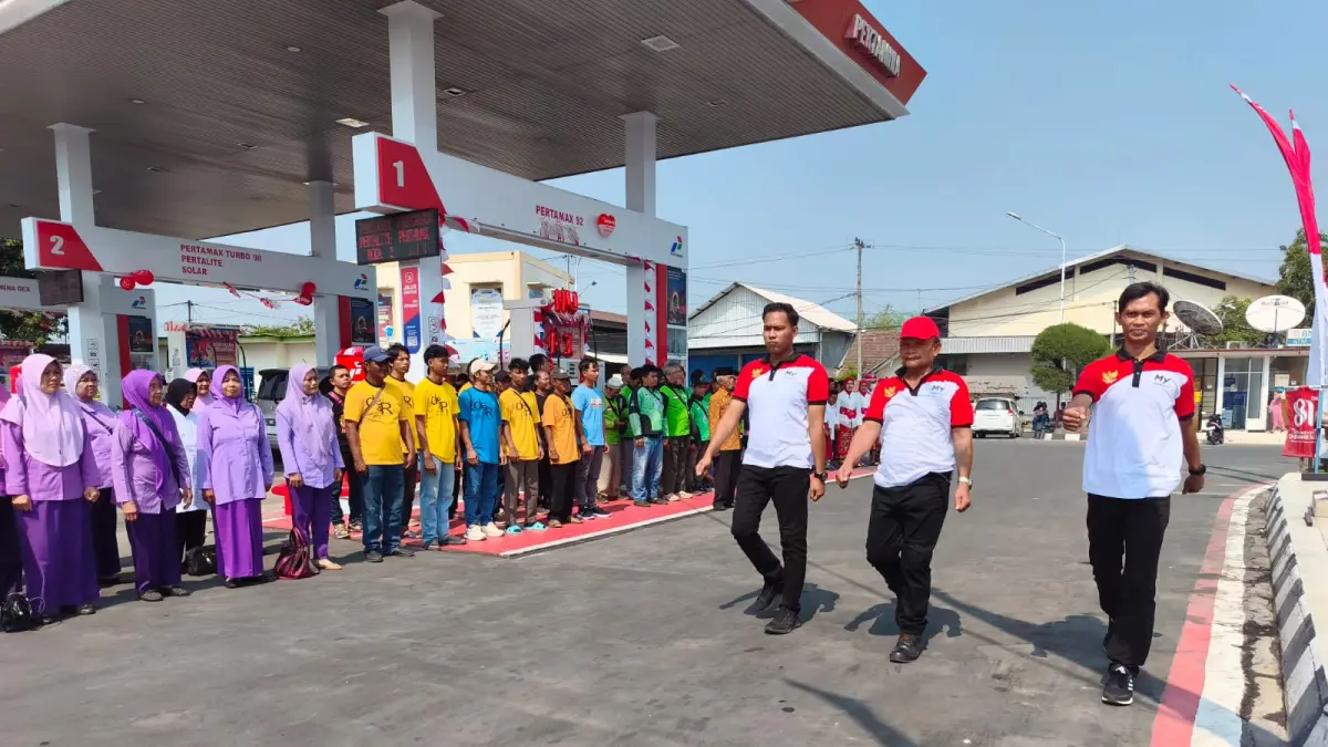 Peringatan HUT Kemerdekaan RI di SPBU Tunjungan, Kecamatan Sambungmacan, Sragen, Senin (17/8/2026). (Ahmad Khairudin/Radar Solo)