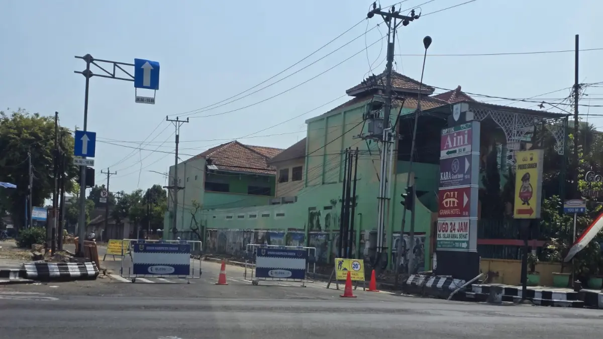 Proyek jalan di Sragen terus dikebut. (Ahmad Khairudin/Radar Solo)