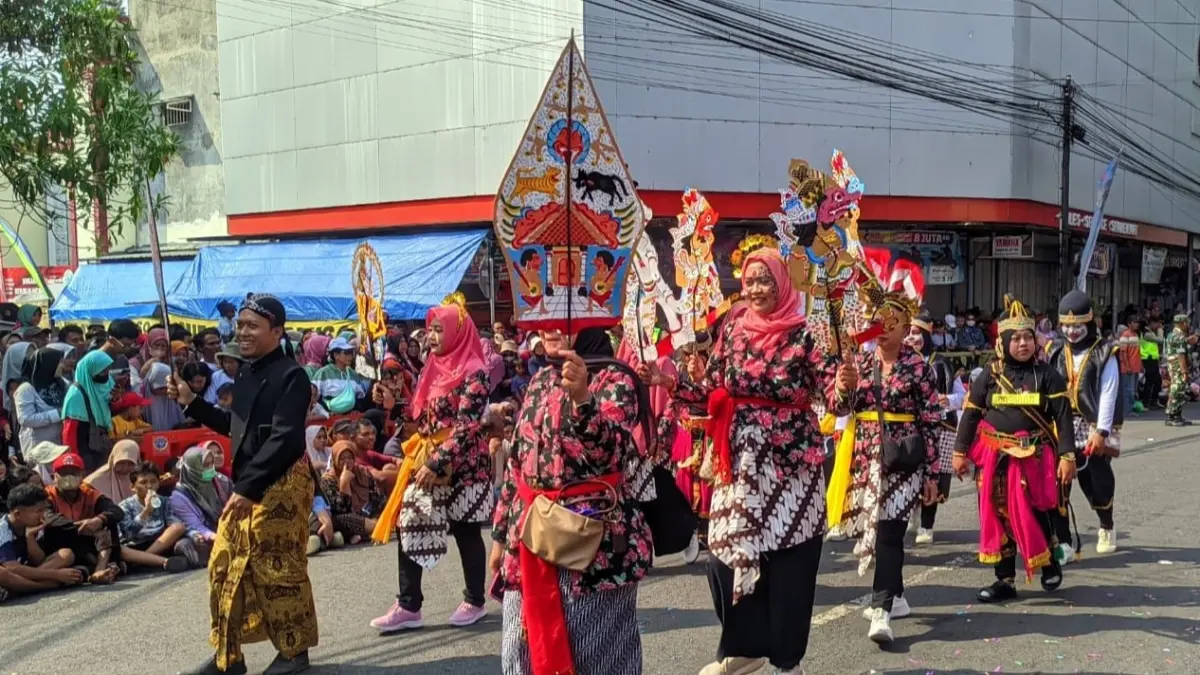 Karnaval yang dihelat serentak di 25 kecamatan di Wonogiri. (IWAN ADI/RADAR SOLO)