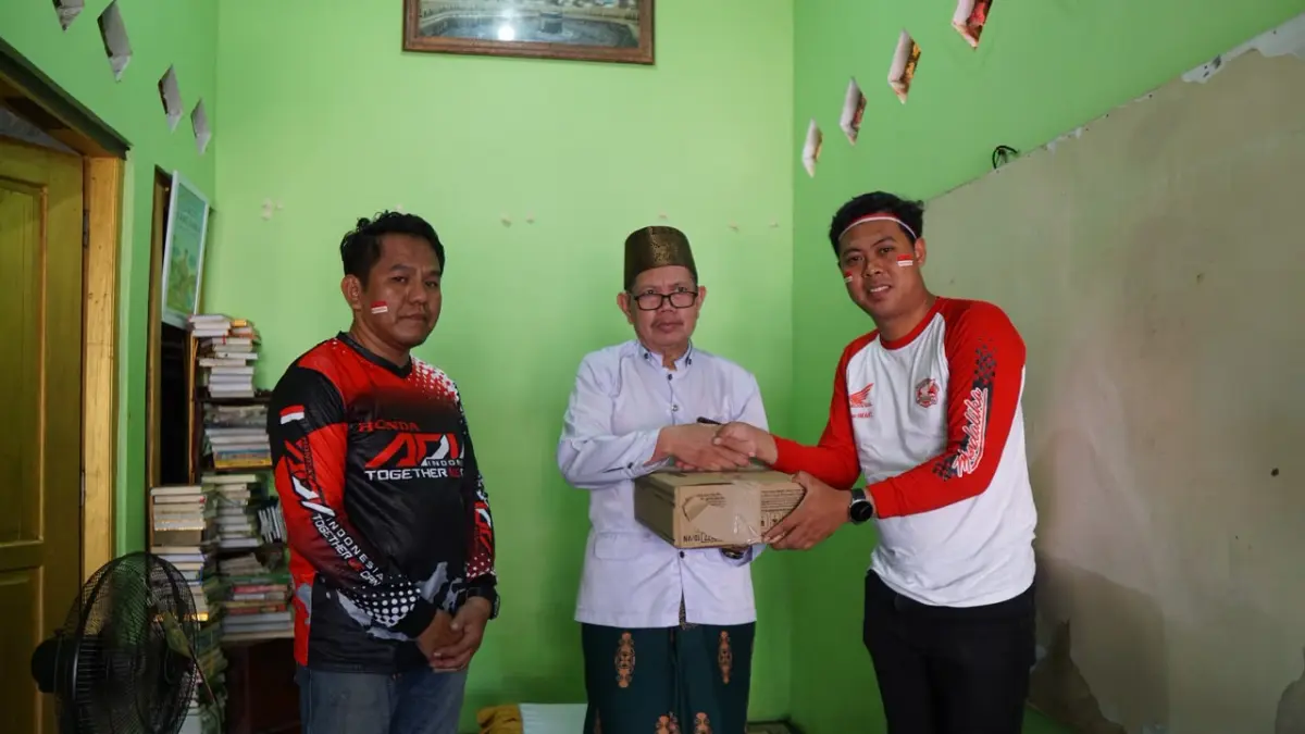 Rombongan menyempatkan diri berkunjung ke Panti Asuhan Al Ma’rifah, Nongkosawit.