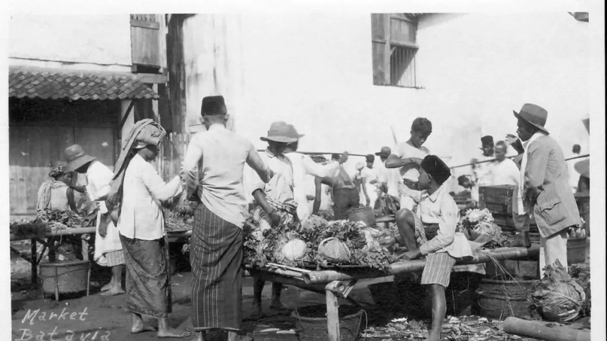Bahasa Indonesia berkembang dari bahasa Melayu sebagai lingua franca. 