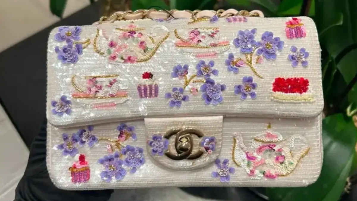 Tas Chanel koleksi langka yang dikenakan Iriana Jokowi sata HUT ke-81 di Istana Merdeka. (Threads)