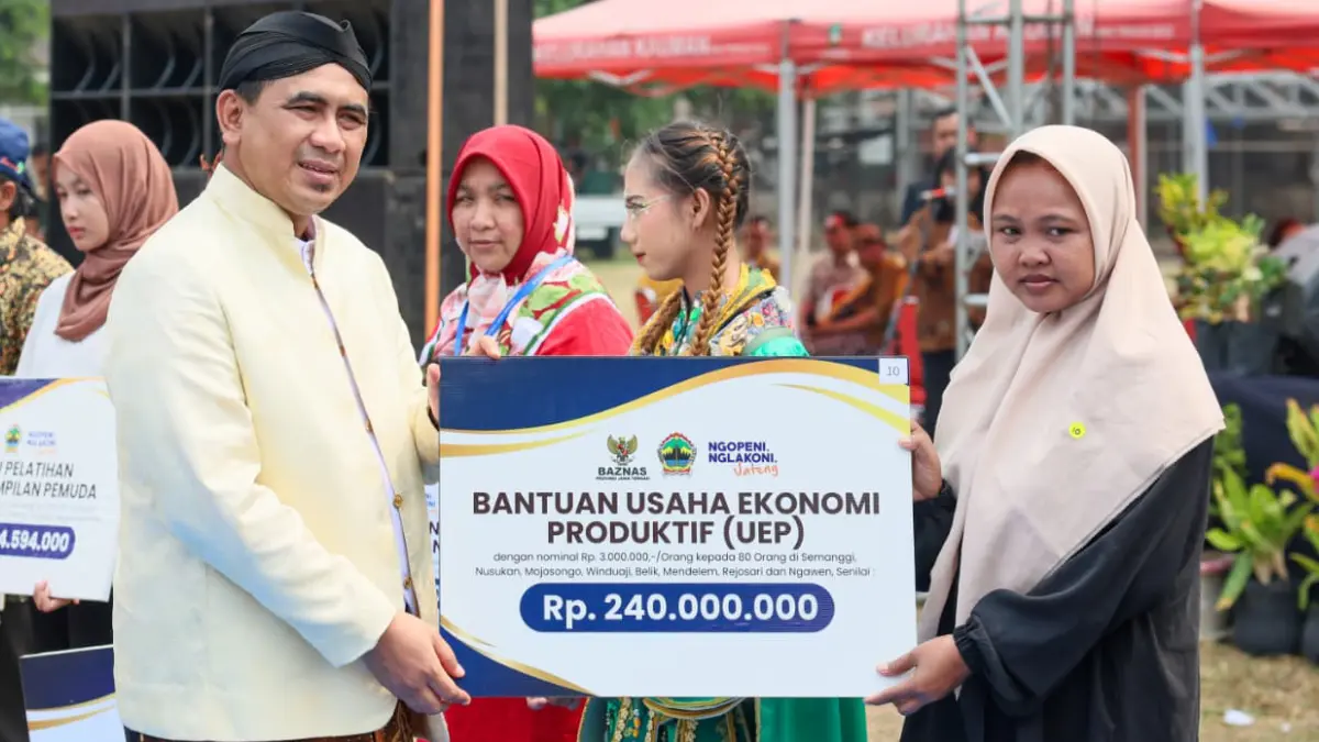 Wagub Jateng Taj Yasin Maimoen meluncurkan Pilot Project Desa/Kelurahan Mandiri Sejahtera Berbasis Pemberdayaan Pemuda di Semanggi, Pasar Kliwon, Solo.
