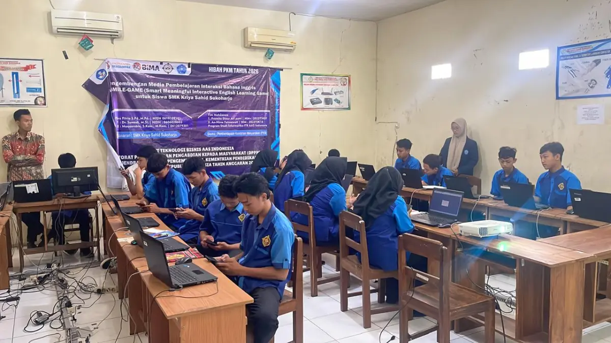Pengabdian Kepada Masyarakat Kembangkan Media Pembelajaran Interaktif Bahasa Inggris SMILE-GAME di SMK Kriya Sahid Sukoharjo