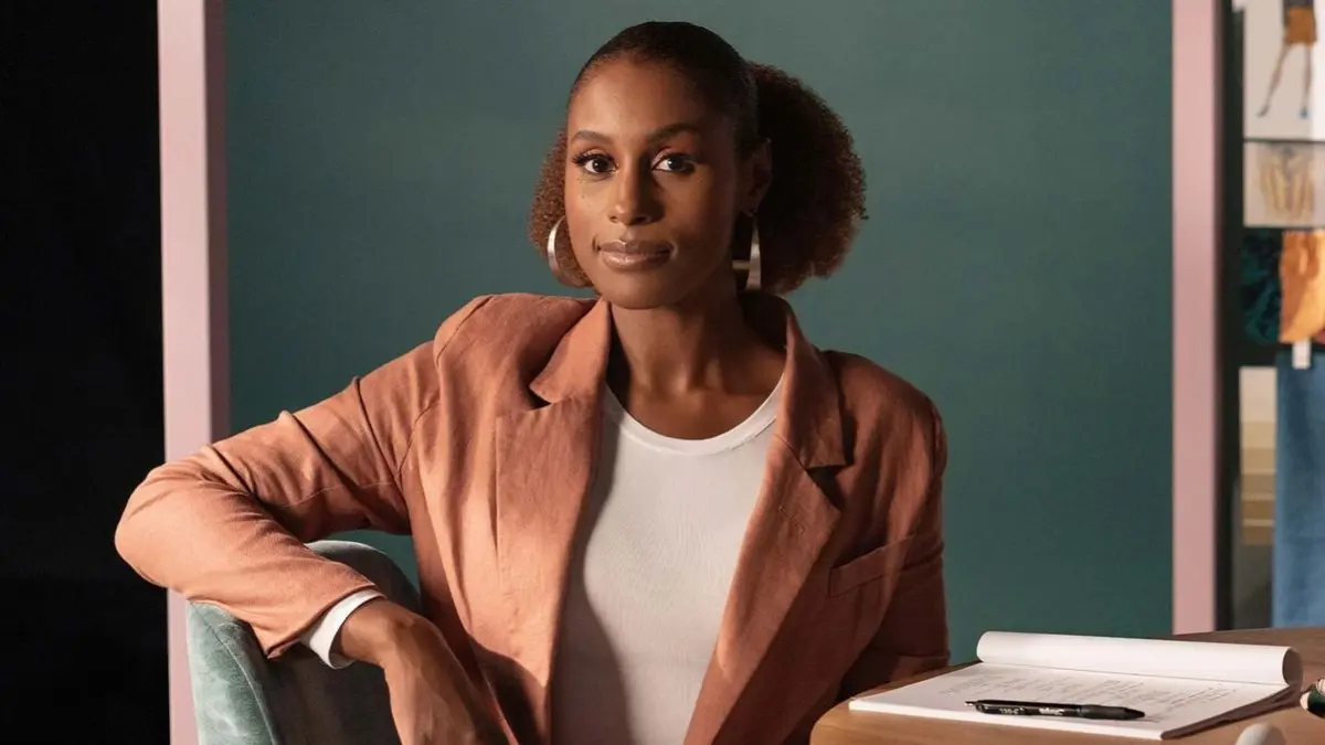 "Screen Time" adalah serial drama mikro (micro-drama) berformat vertikal bergenre thriller karya Issa Rae.