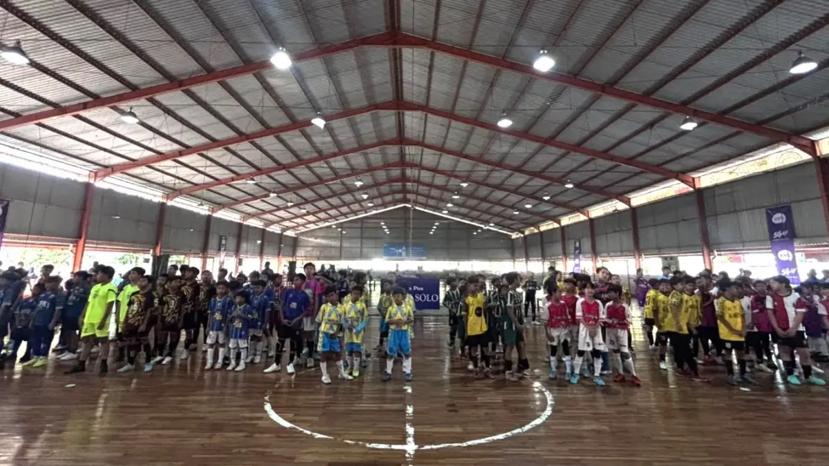 Pembukaan ajang Elementary Futsal Fest Radar Solo 2026 kategori putra yang digelar di Futsal Center Singopuran, Kartasura, Sukoharjo, Sabtu (22/8/2026). (ARIEF BUDIMAN/RADAR SOLO)